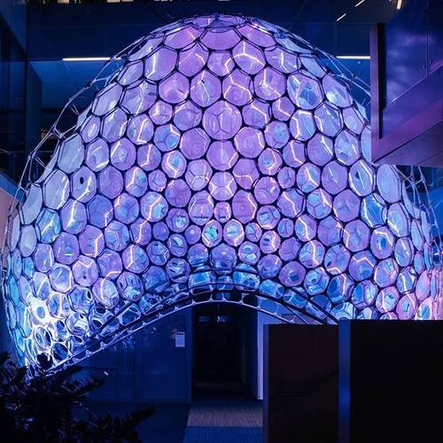 微軟建筑與人工智能的完美中空裝置 重新定義公共空間的未來